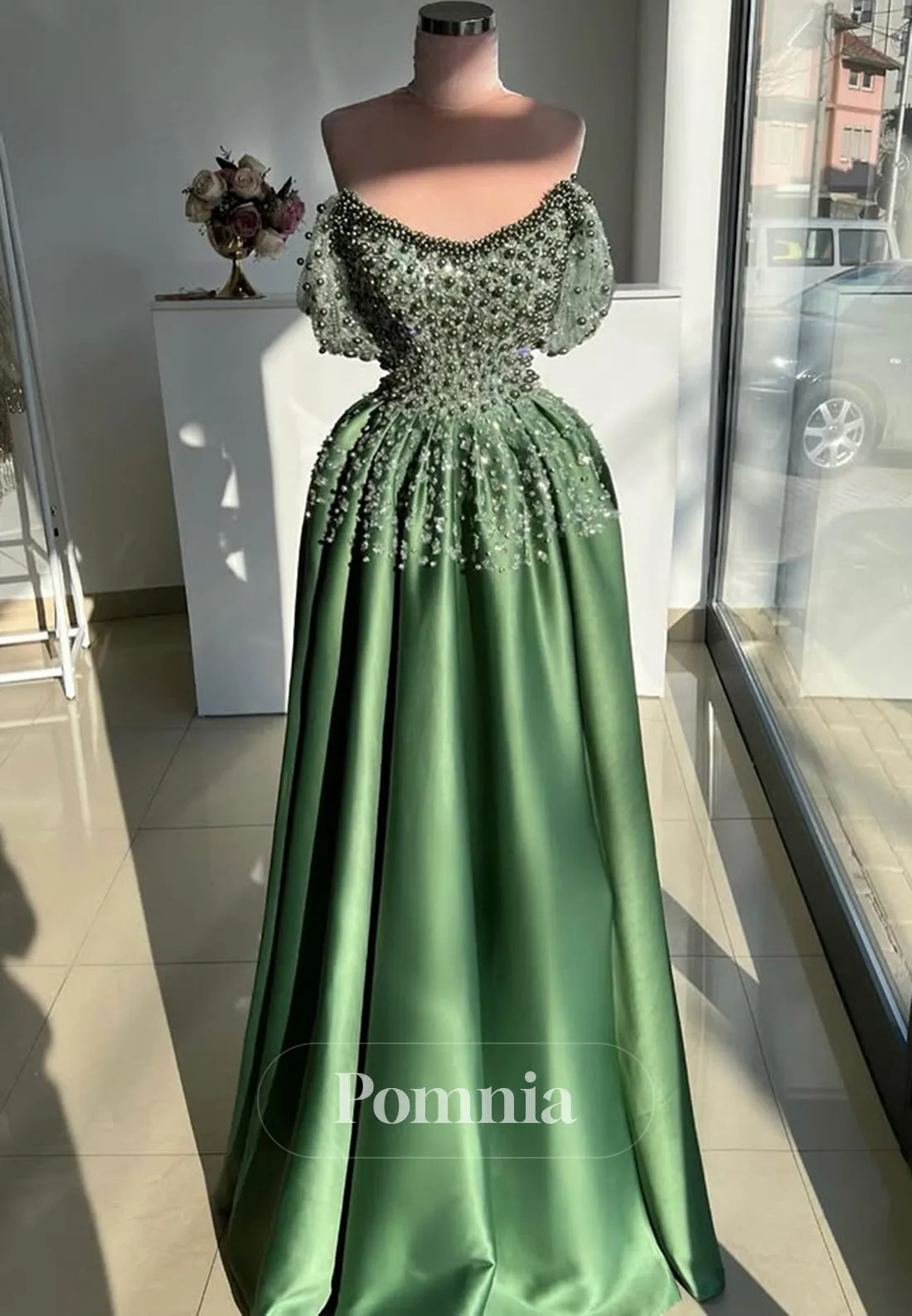 Elegant Sleeveless Scoop Prom Dress with Pearls Empire-Waist Evening Party Dress