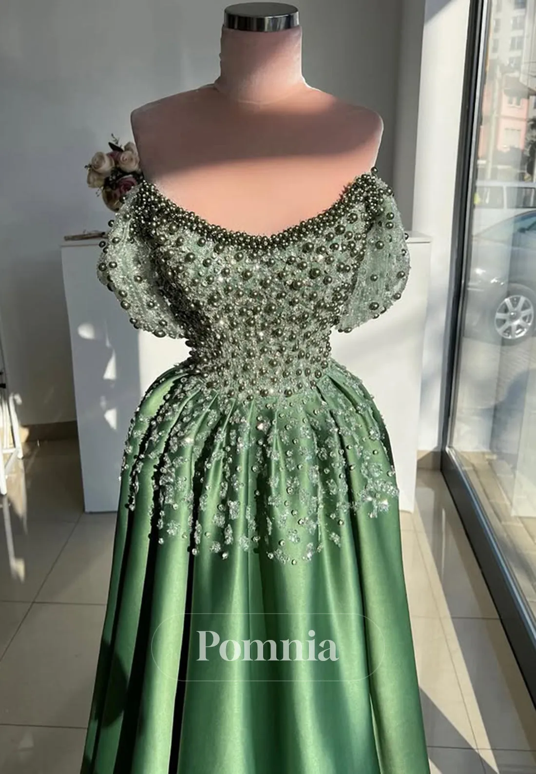Elegant Sleeveless Scoop Prom Dress with Pearls Empire-Waist Evening Party Dress