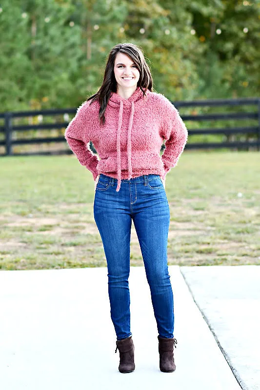 Mid Rise Pull On Crop Skinny Jeans with Rolled Hem in Dark Denim