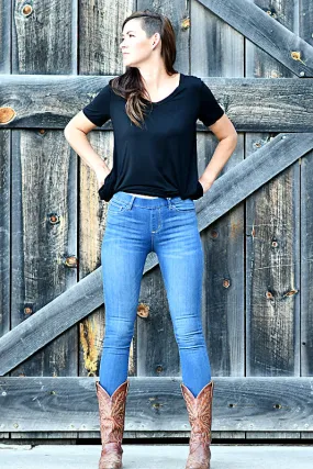 Mid Rise Pull On Crop Skinny Jeans with Rolled Hem in Medium Denim